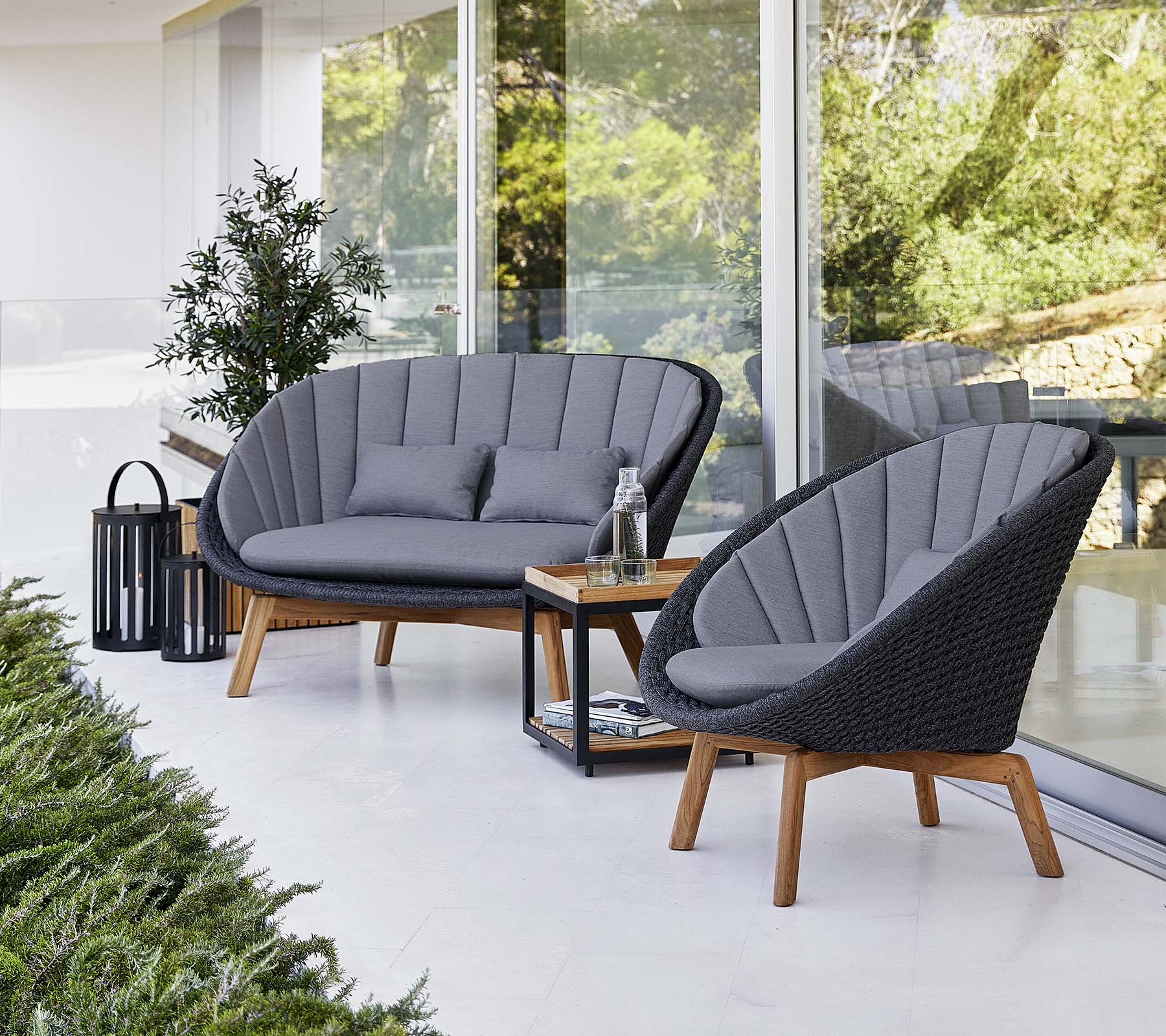 Cane-line Peacock lounge chair - Scandinavian outdoor furniture